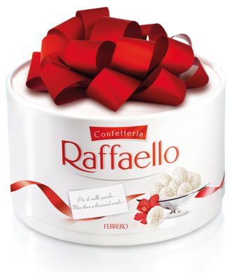 Конфеты в коробке Raffaello с цельным миндальным орехом в кокосовой обсыпке, 200 г